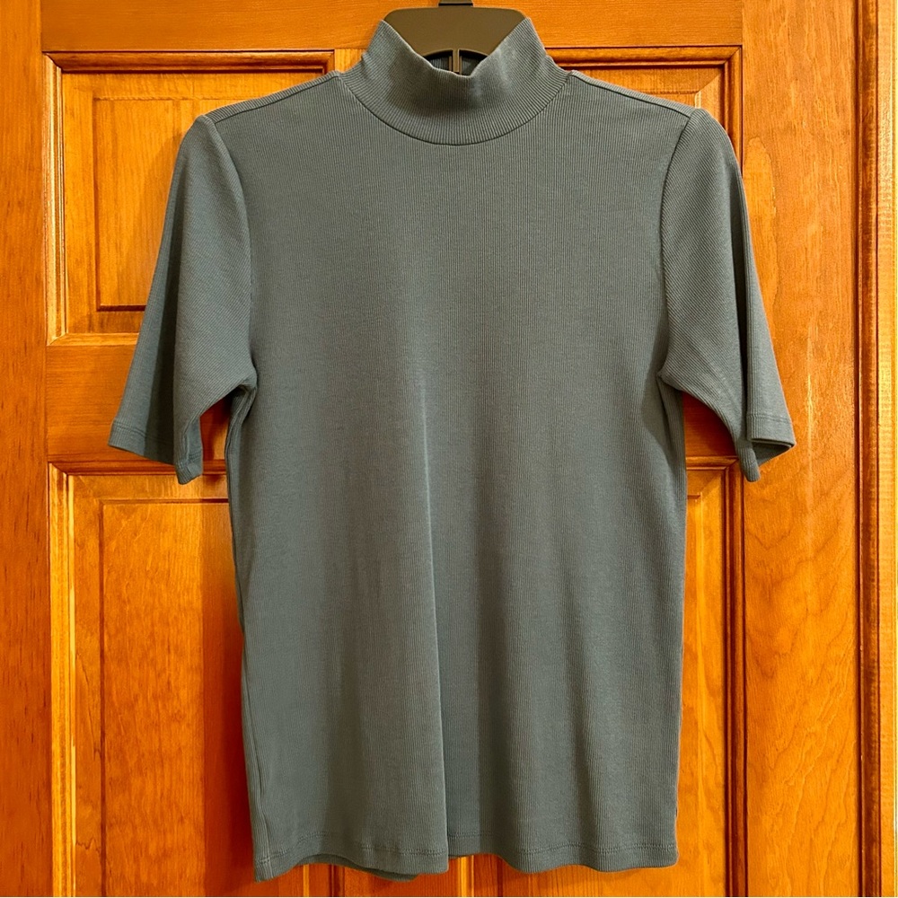 Loft Outlet short sleeve mock turtleneck size M